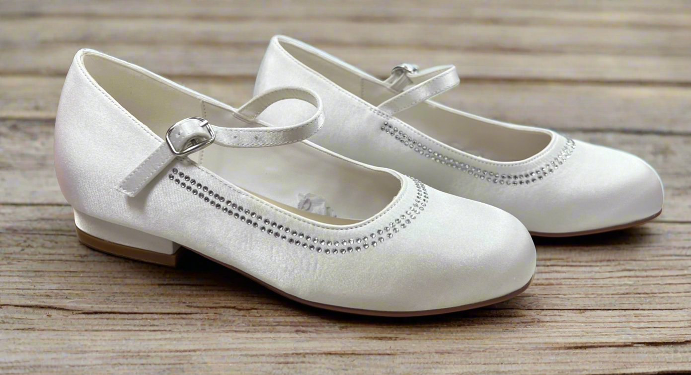 Flat communion shoes