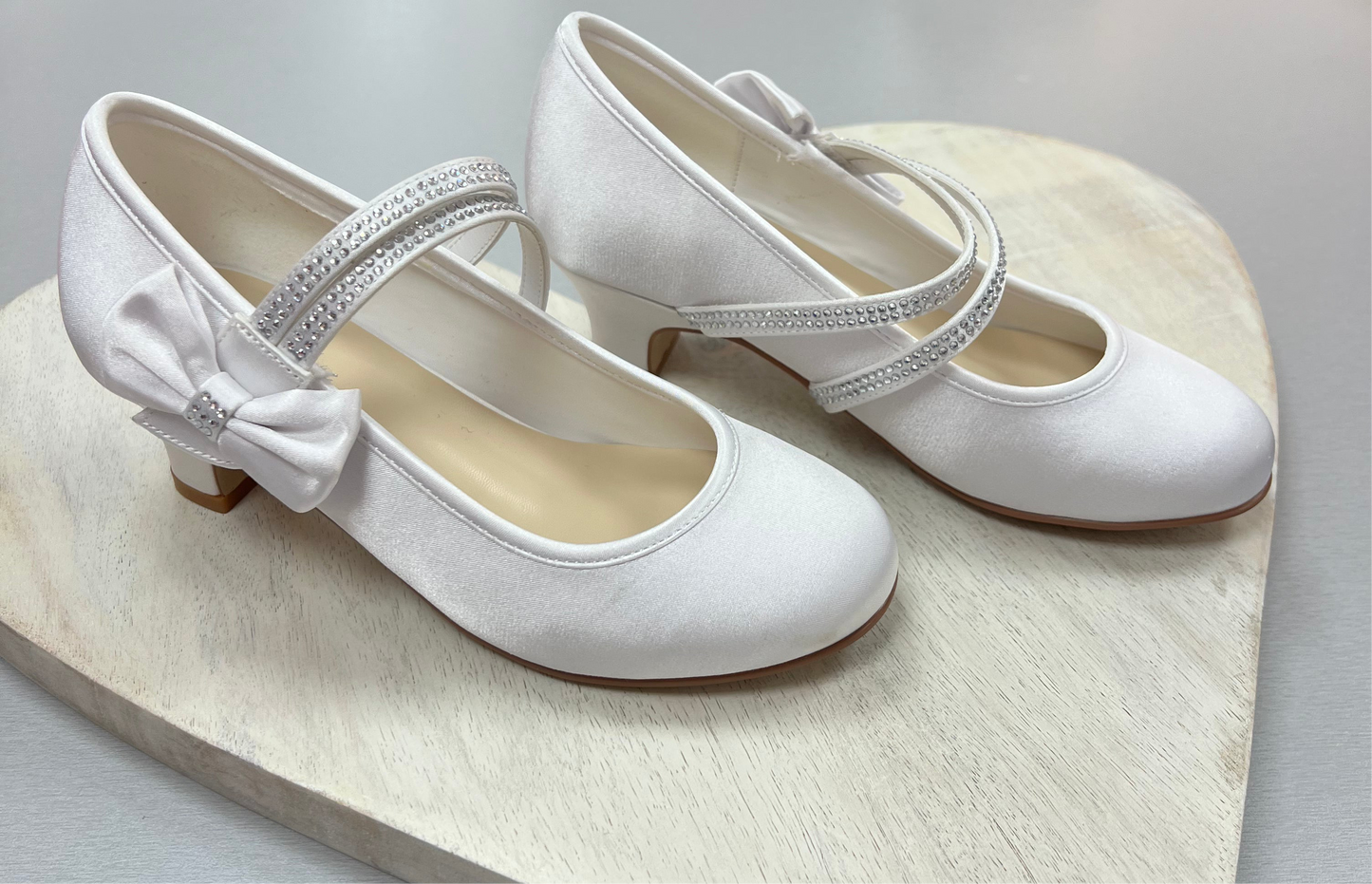 Side strap with bow communion shoes