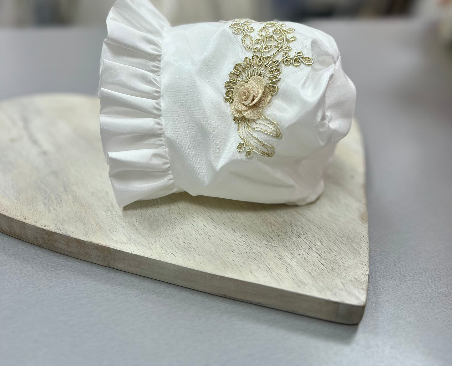 Bonnet Bestseller! Macis Design Contrast Flower Christening Gown