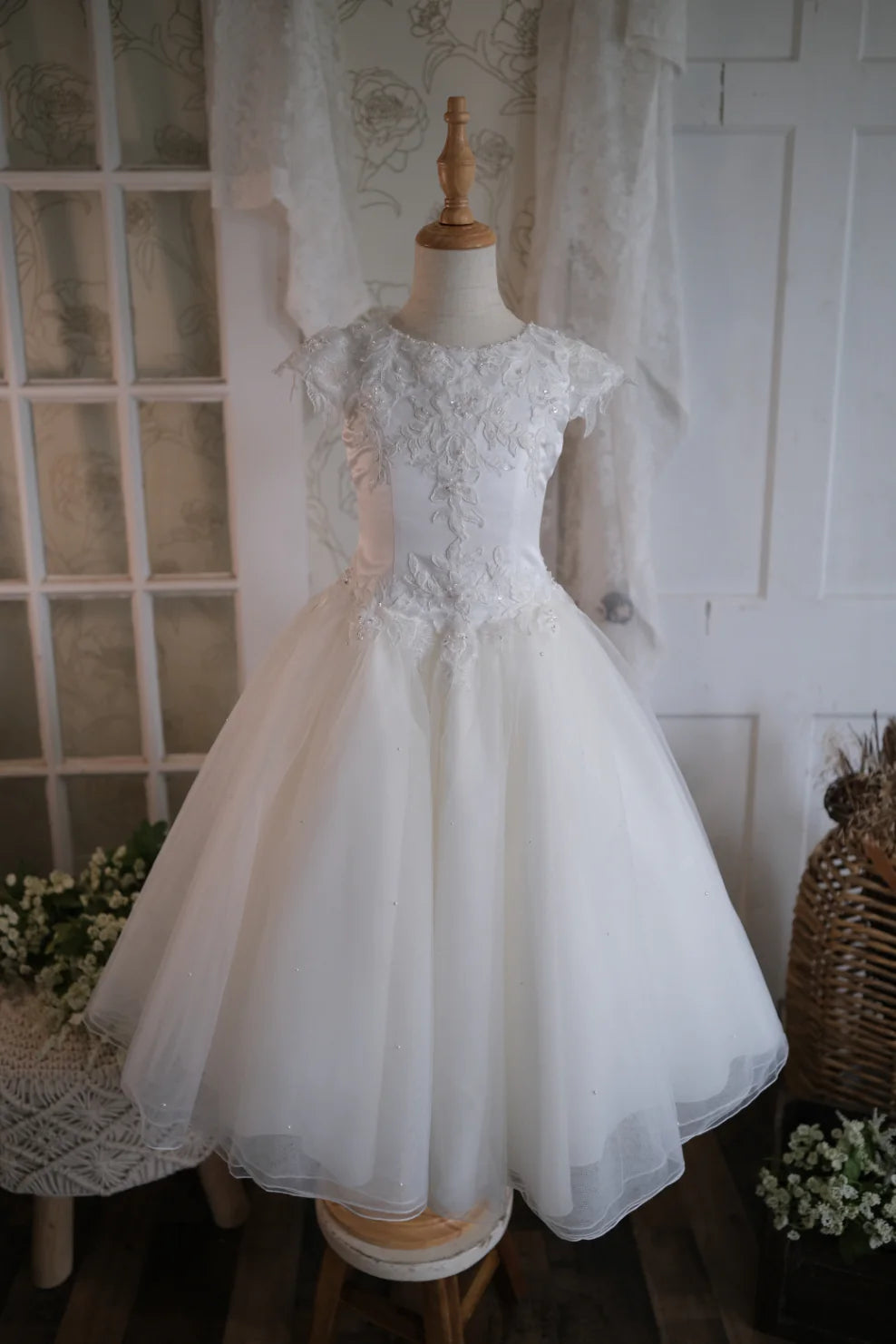 Christie Helene Communion Dress Cap Sleeve Lace by La Bavetta in NYC 8.5 Christie Helene Communion Dress Cap Sleeve Lace by La Bavetta in NYC 8.5