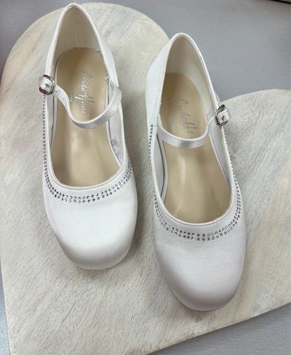 Flat communion shoes