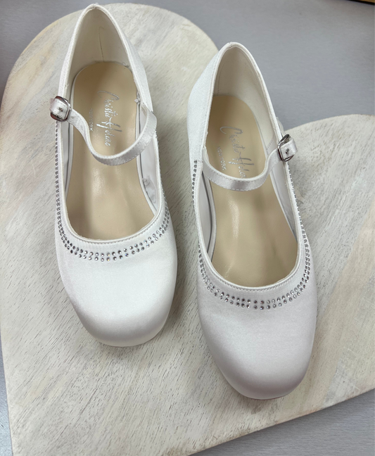 Flat communion shoes