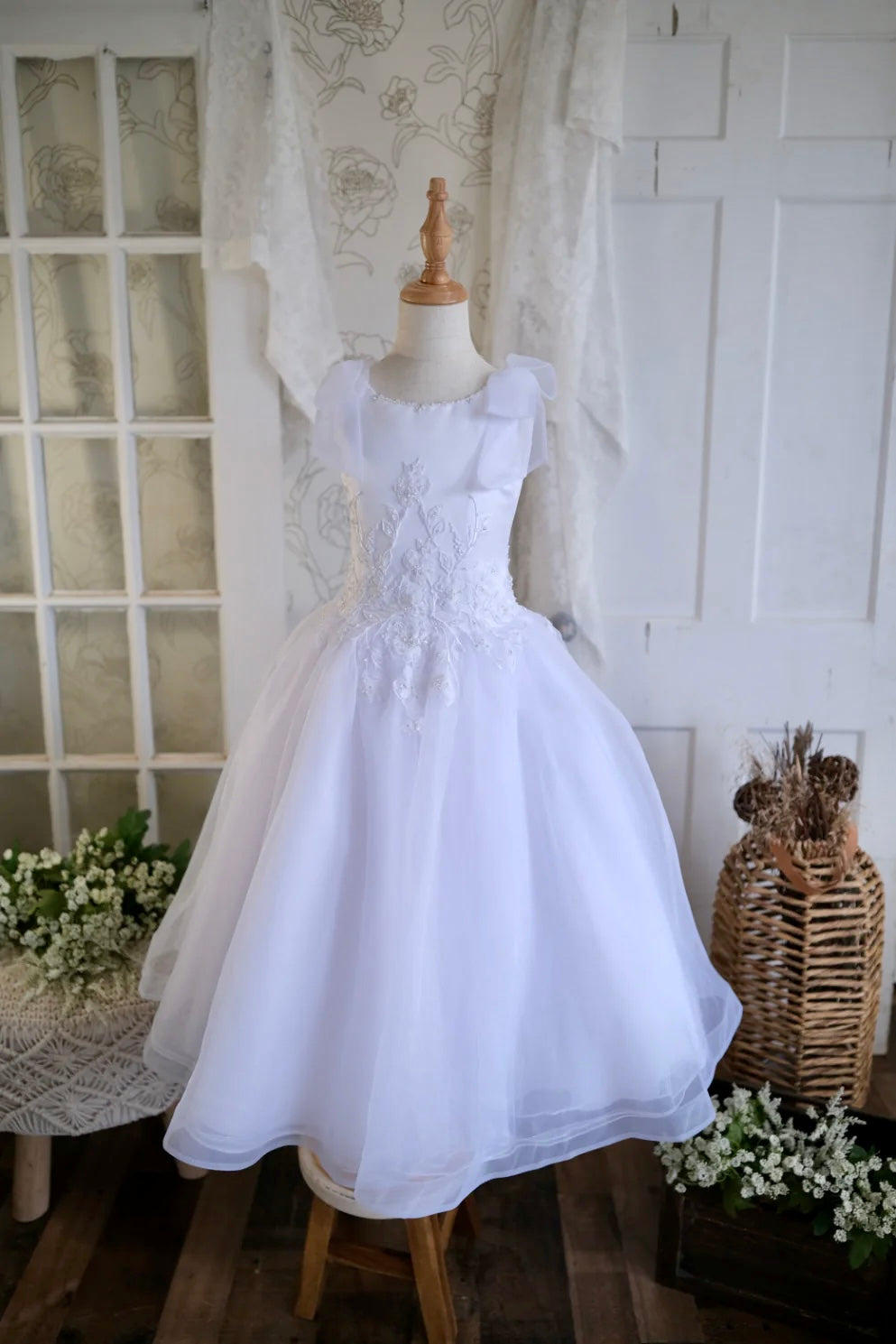 White Pearl sleeveless Communion Dress | Brooklyn Shopping | La Bavetta