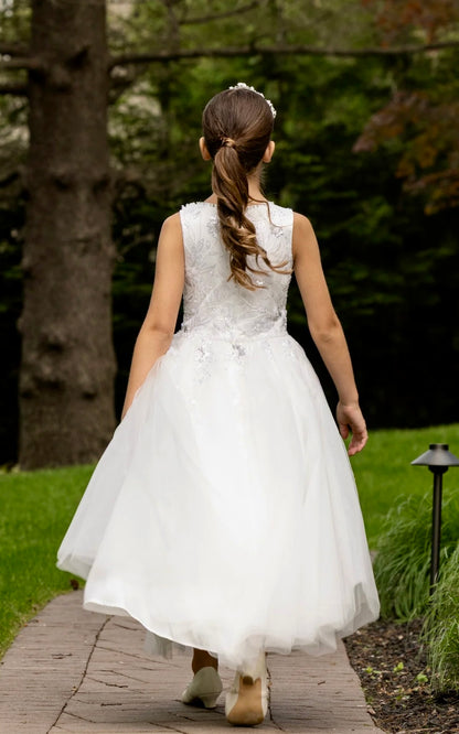 Diamond White
Sleeveless beaded top with
3D flowers, tulle skirt