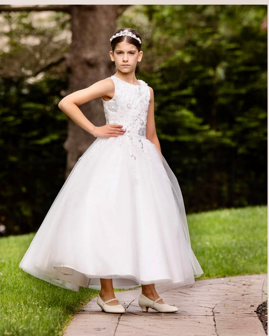 Diamond White
Sleeveless beaded top with
3D flowers, tulle skirt