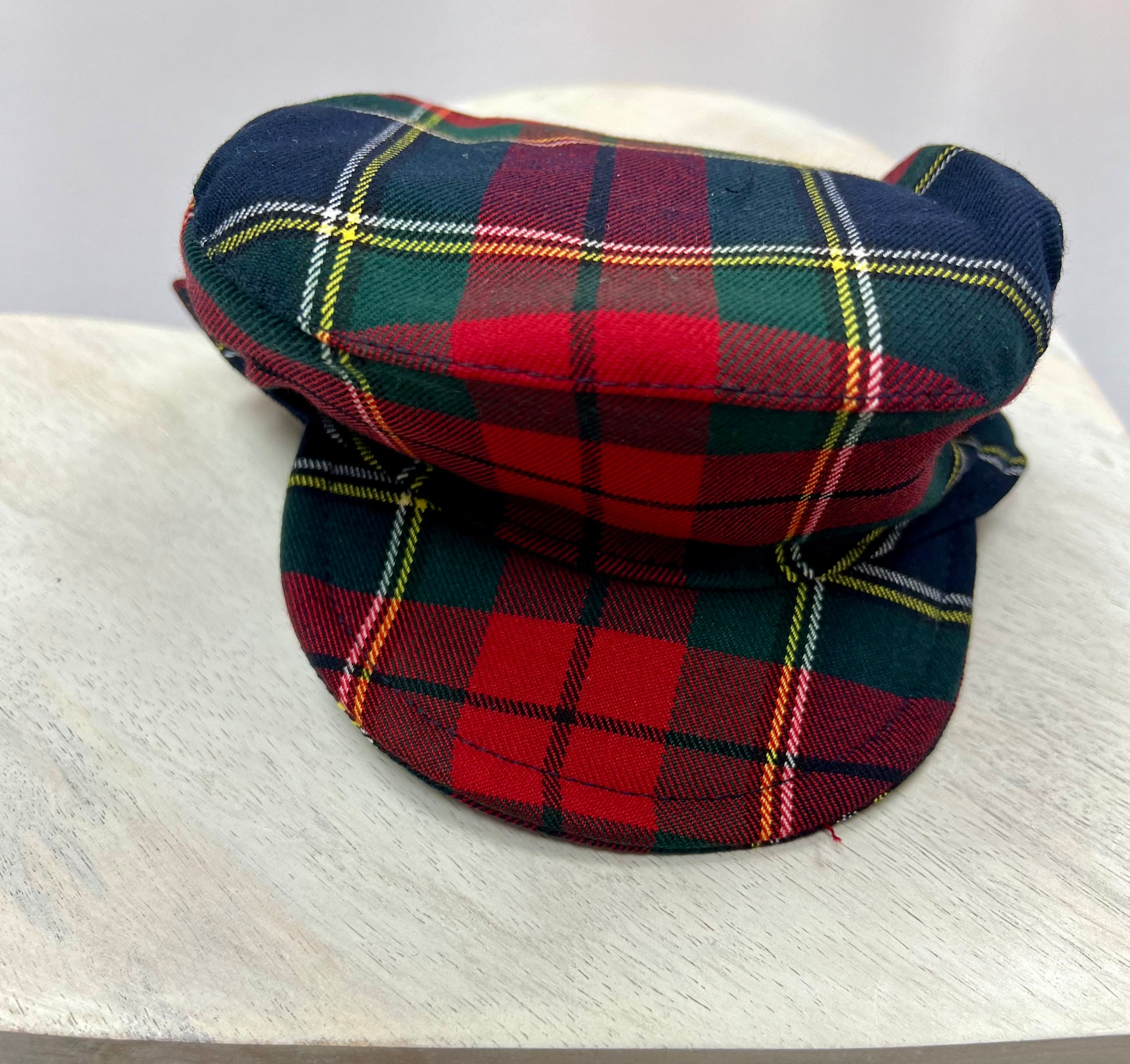 Tartan boys conductor hat Rosso, a christmas present at La Bavetta